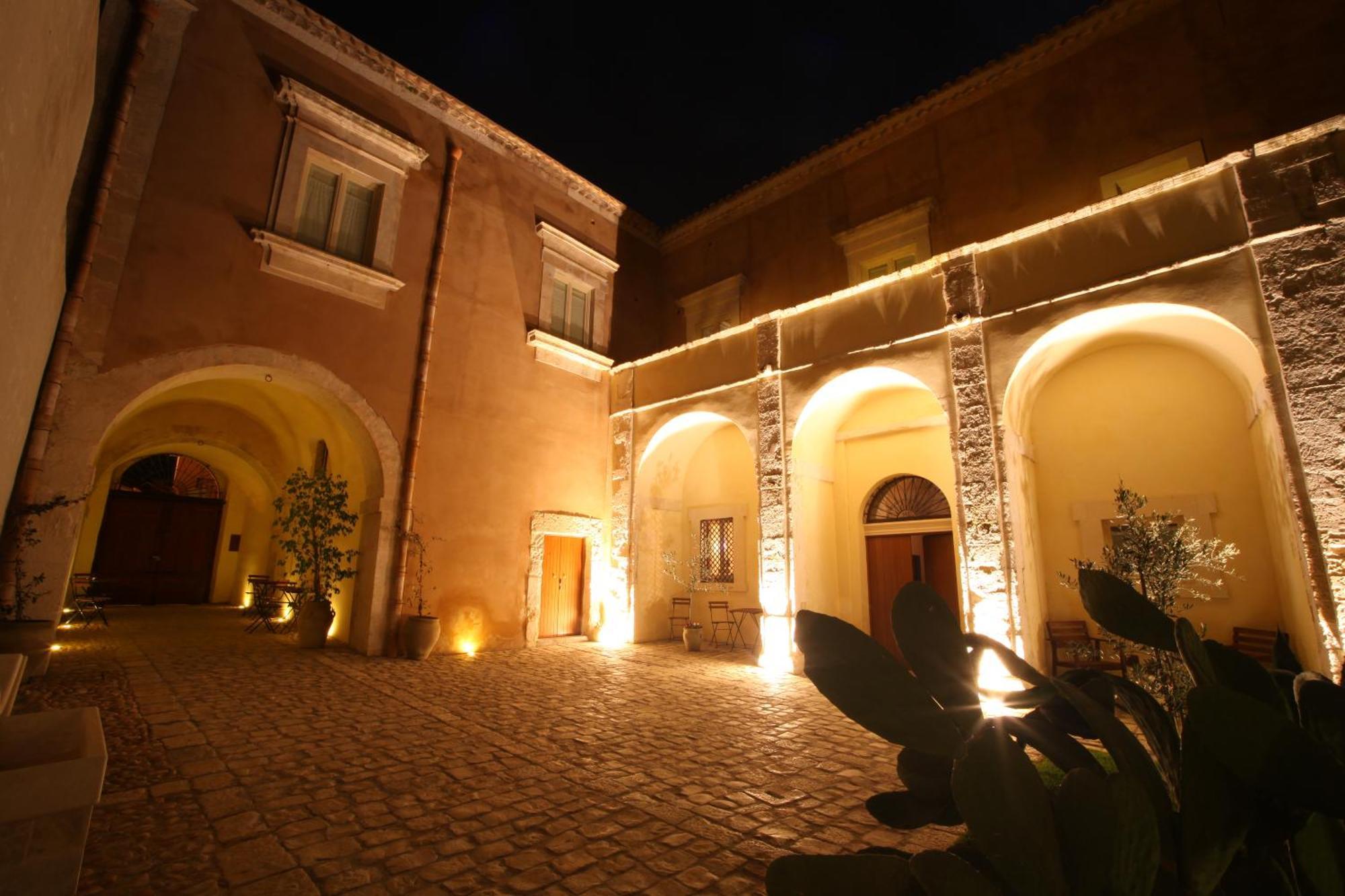 Palazzo Gambuzza Aparthotel Ispica Exteriör bild